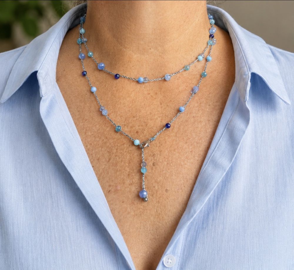 Collar azul, hecho a mano por Martuki Crochet