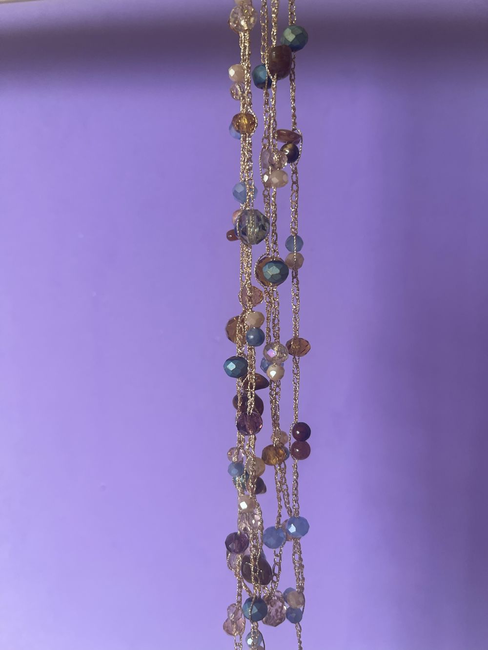 Collar dorado y ámbar, hecho a mano por Martuki Crochet