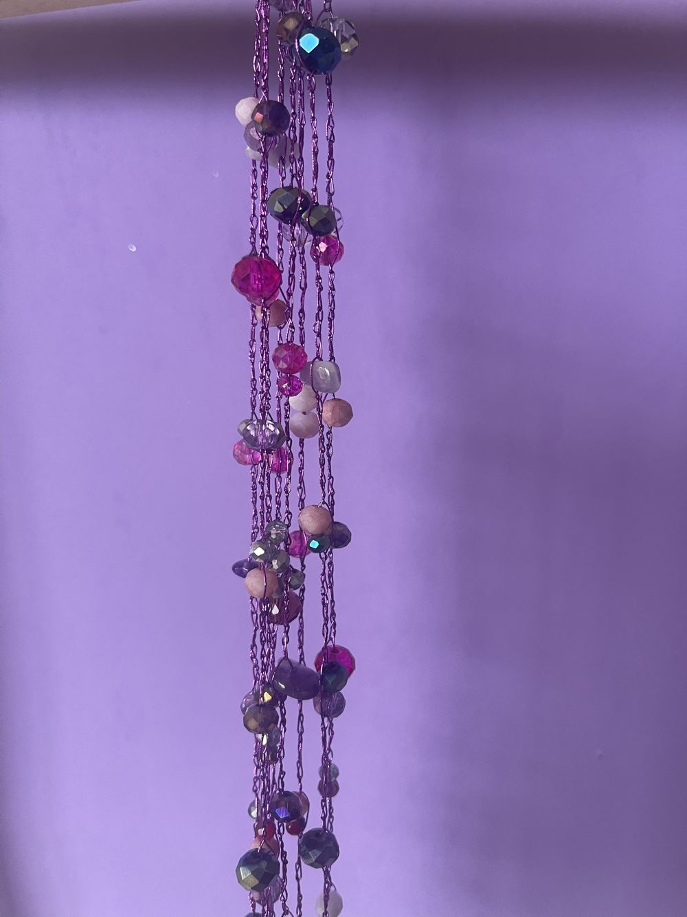 Collar violeta y fucsia, hecho a mano por Martuki Crochet