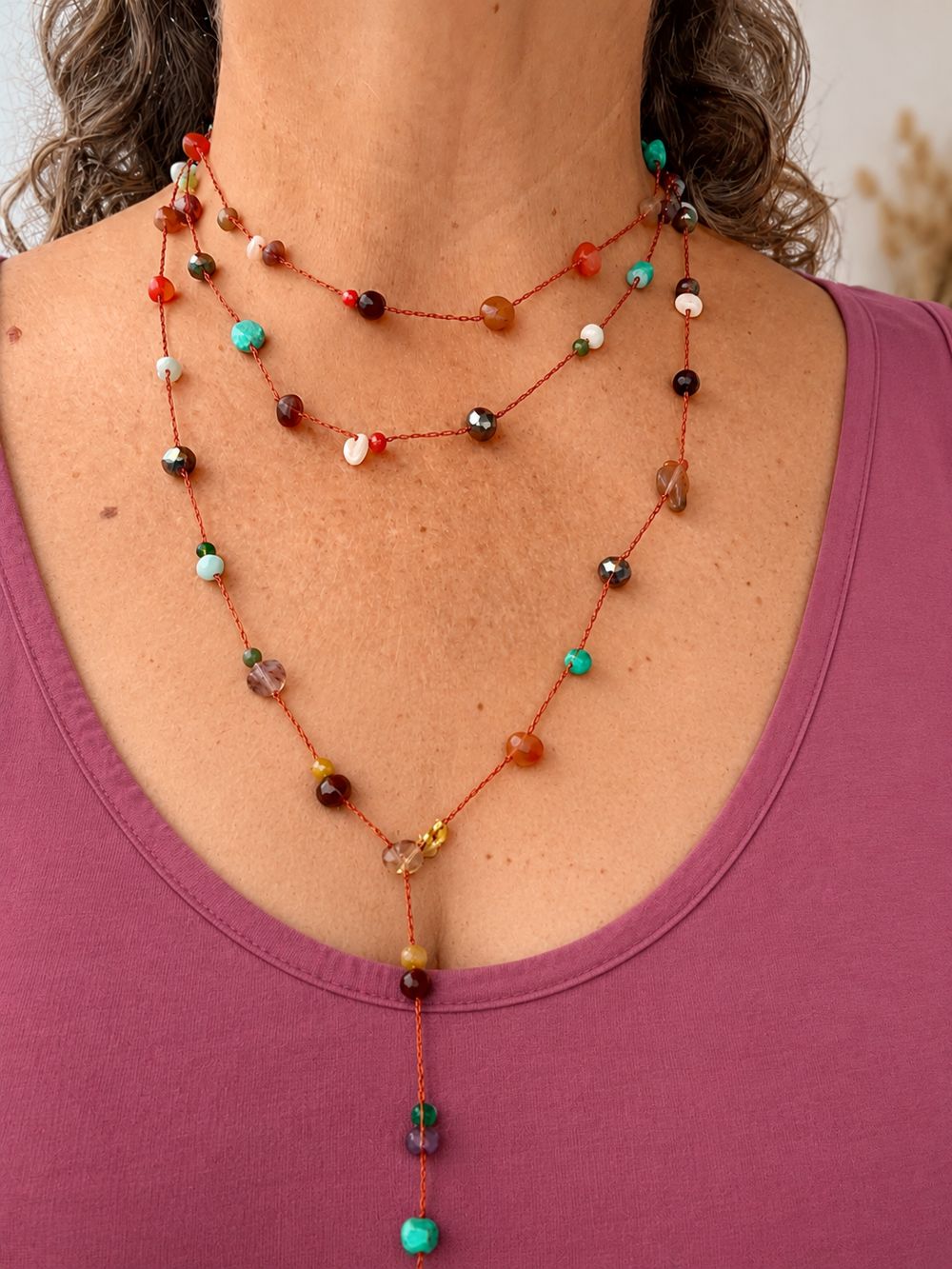 Collar de piedras, tonos tierra, hecho a mano por Martuki Crochet