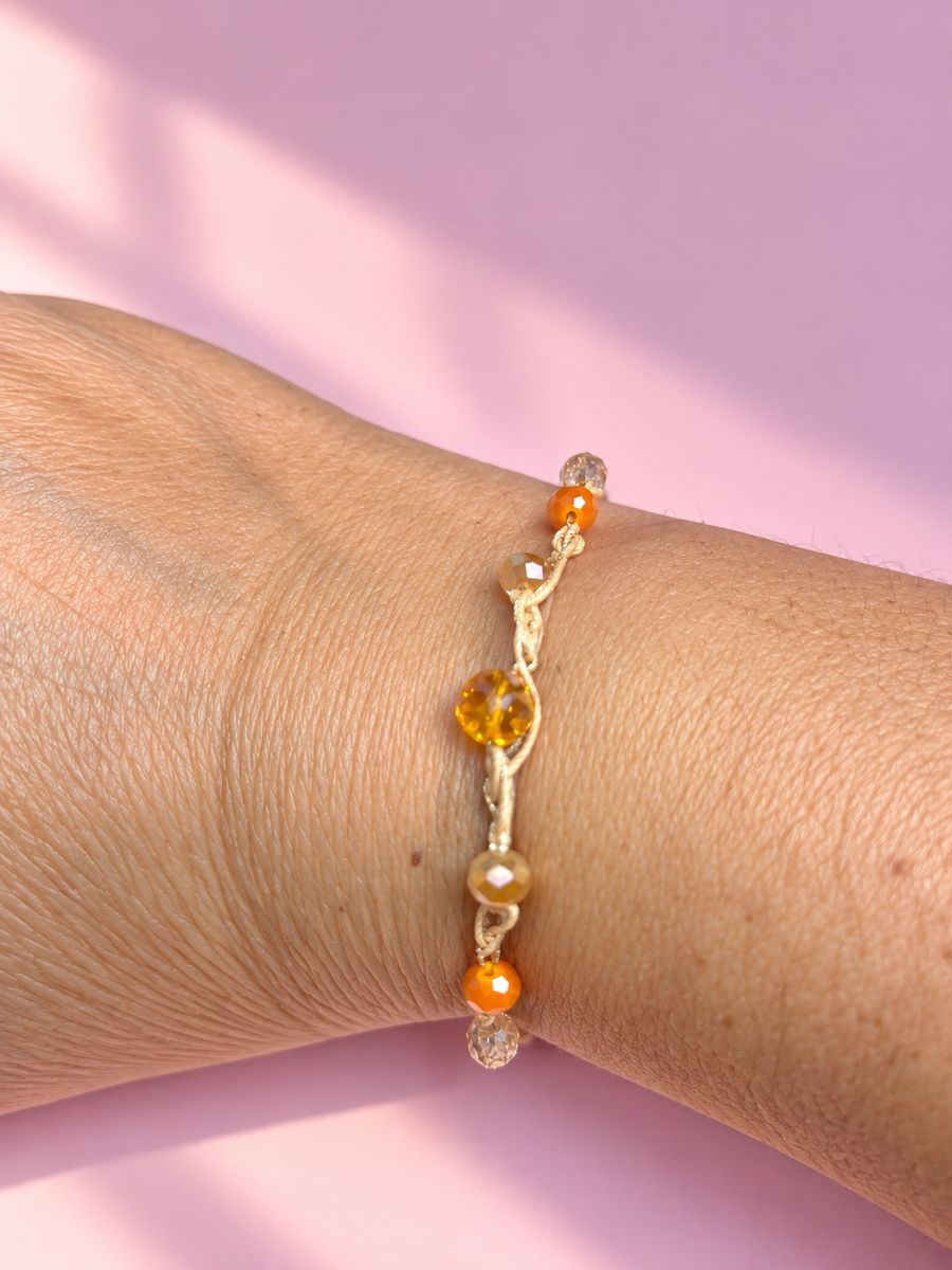 Pulsera crema y naranja, hecho a mano por Martuki Crochet