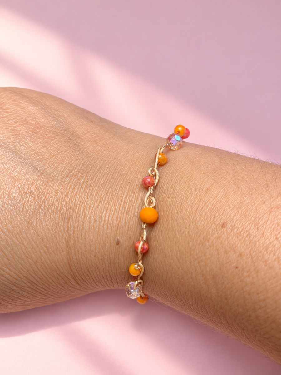 Pulsera naranja y coral, hecho a mano por Martuki Crochet
