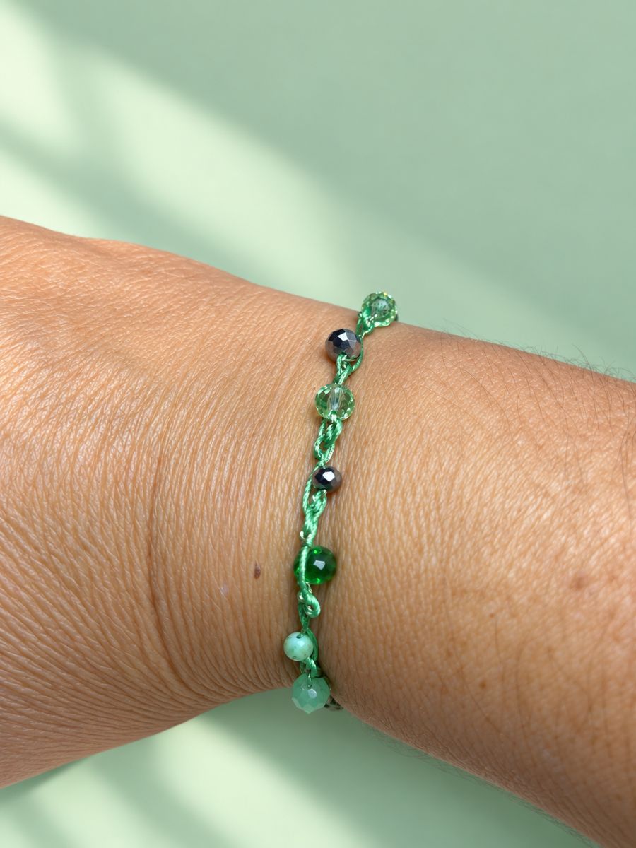 Pulsera verde esmeralda, hecho a mano por Martuki Crochet